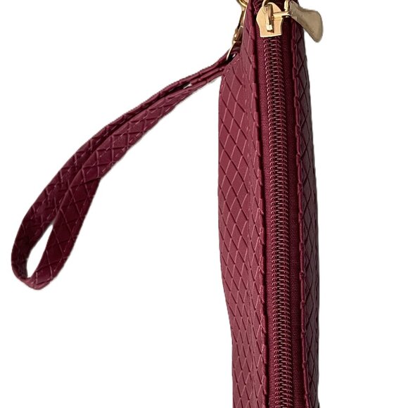 NWOT Burgundy Quilted Wristlet PU Leather - Picture 4 of 5